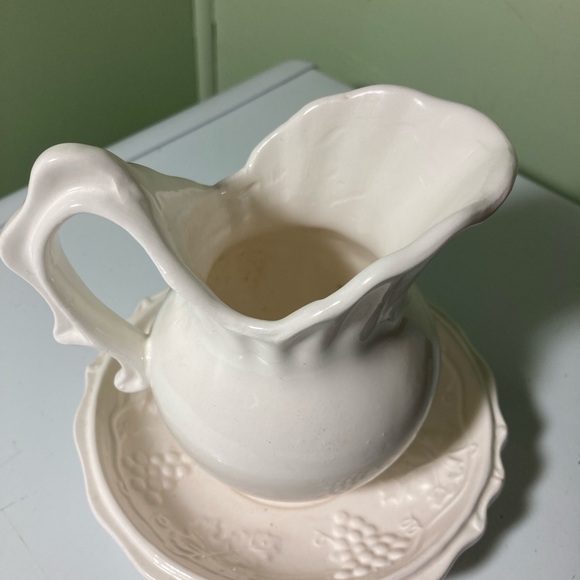 Elegant White Ceramic Pitcher and Saucer Set - Picture 4 of 8